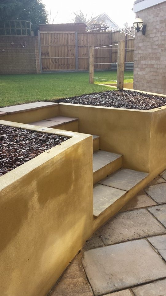 retaining wall with steps to a lawn